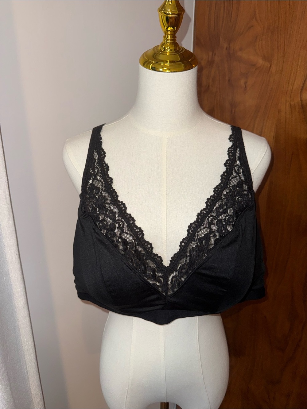 torrid Black Lightly Lined Smooth Lace V-Neck Bralette Plus Size 3 Adjustable - Picture 3 of 9
